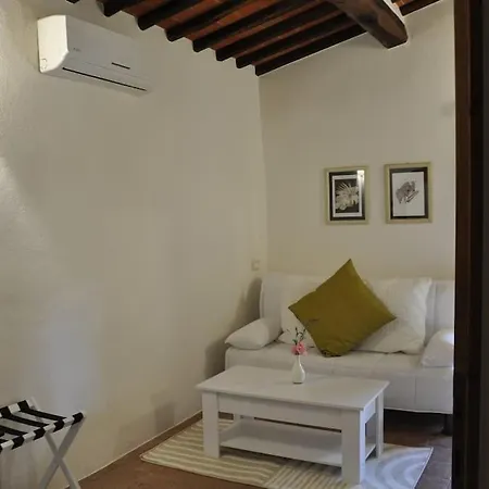 Διαμέρισμα Caty's Little House *